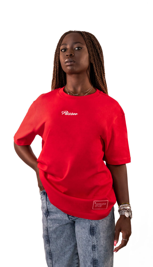 Fronte della maglia Company Logo rossa indossata da una donna